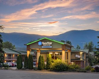 SureStay Plus by Best Western Salmon Arm - Salmon Arm - Gebäude
