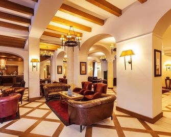Schloss Hotel & Spa Pontresina - Pontresina - Lounge