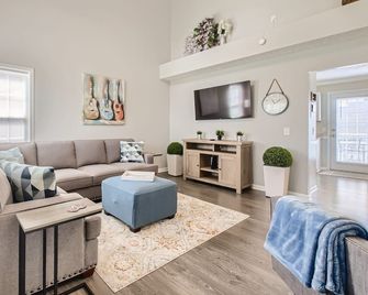 Cozy & Quiet 3bd Retreat Near Downtown Nashville! - La Vergne - Sala de estar