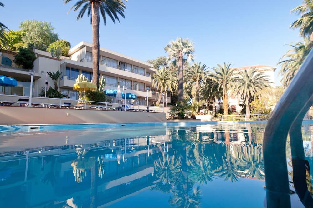 نيالا سويت هوتل سانريمو - San Remo - حوض السباحة