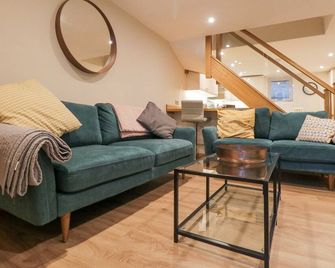 St Mary's Cottage - Windermere - Living room