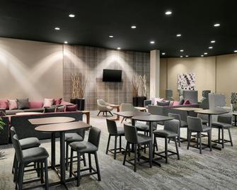 Courtyard by Marriott Milwaukee Downtown - מילווקי - לובי