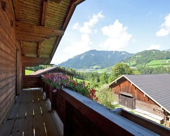 Lush Holiday Home in Hüttau near Ski Area - Hüttau - Balcony