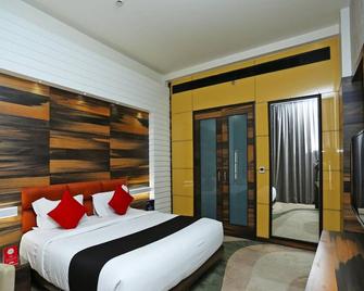 Golden Blossom Imperial Resorts - Lucknow - Bedroom