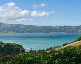 Spacious house with spectacular views of the lake and Arenal volcano - نارانجوس اغرييوس - شاطئ