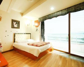 Geojedo Hakdong Queen Cruise Hotel - Geoje - Bedroom