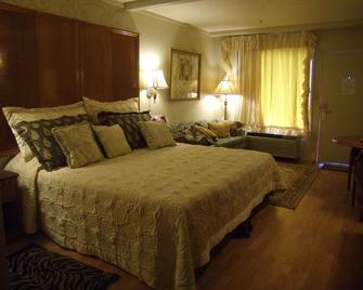 Express Inn And Suites - Gastonia - Bedroom