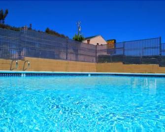 Best 5 Motel - ซาลินาส - สระว่ายน้ำ