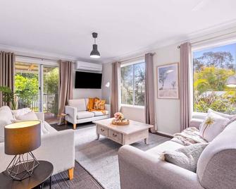 Spring Cottage - Nowra - Living room