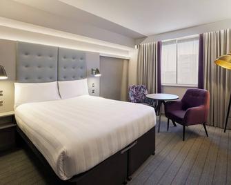 Premier Inn Lon Gatwick Arpt Manor Royal - Crawley - Bedroom