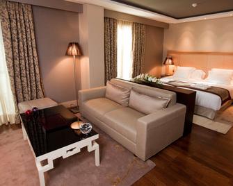 Nexus Valladolid Suites & Hotel - Valladolid - Schlafzimmer
