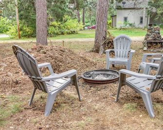 Pet-Friendly Pequot Lakes Vacation Rental Cabin! - Pequot Lakes - Patio