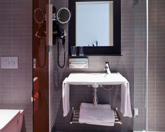 Vincci Bit - Barcelona - Bathroom