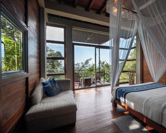 Treehouse Chalets - Belihuloya