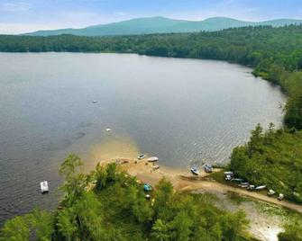 A-Frame Hot tub Retreat - Firepit, Grill, EV & Dog Friendly, Close to N. Conway. - Fryeburg - Outdoors view