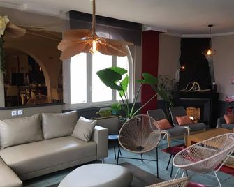 Logis Hôtel Restaurant Le Castel Fleuri - Saint-Jean-en-Royans - Living room