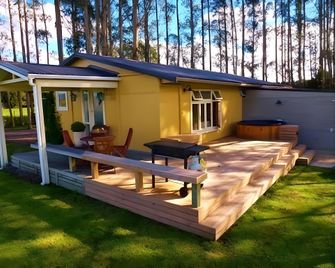 Blossom Cottage - Rotorua - Binnenhof
