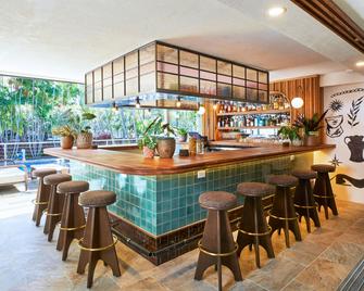 Courtyard by Marriott Waikiki Beach - Honolulu - Bar