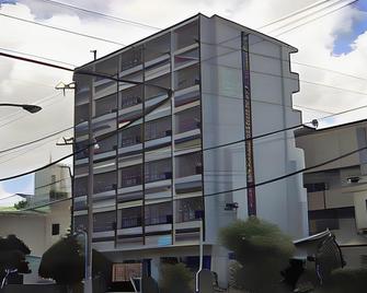 Mr.Kinjo In Maehara - Ginowan - Gebäude