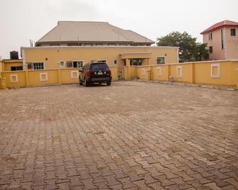 Fun City Hotel 1 - Eluju - Edificio
