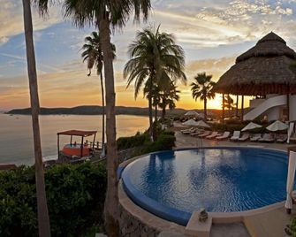 Hotel Punta Serena & Resorts- Couples Only - Tenacatita - Pool