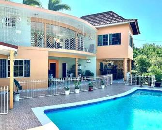 Chaudhry House Montego Bays- 2nd floor apt - Montego Bay