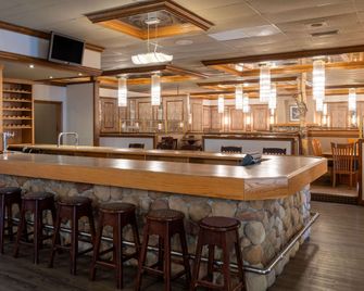 Ramada by Wyndham Thunder Bay Airlane Hotel - Thunder Bay - Bar