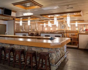 Ramada by Wyndham Thunder Bay Airlane Hotel - Thunder Bay - Bar