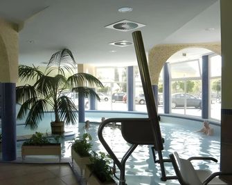 Hét Vezér Apartmanhotel - Комаром - Басейн