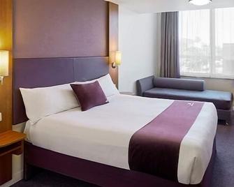 Premier Inn Bromsgrove Central - Bromsgrove - Спальня
