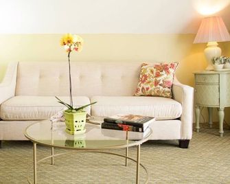 Adorable Portland getaway on the Eastern Promenade - Portland - Living room