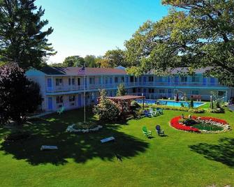 American Boutique Inn - Lakeview - Mackinaw City - Building