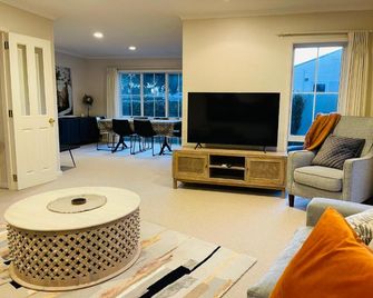 Tauranga City Cbd 5th Ave Elegant Entire - Tauranga - Σαλόνι