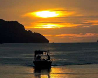 Islandfront Cottages - El Nido
