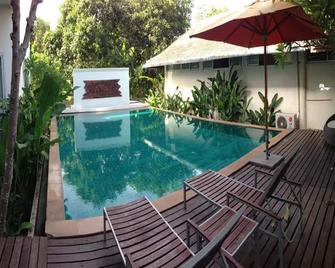 ناكارا ريزيدنس - كوه ساموي - حوض السباحة