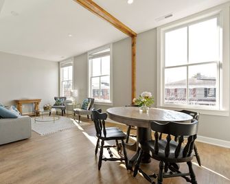 Newly restored apartment in the heart of Chestertown - Chestertown - Dining room