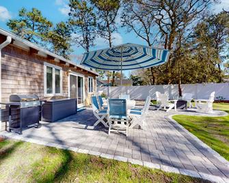 Sea and Be - West Yarmouth - Patio