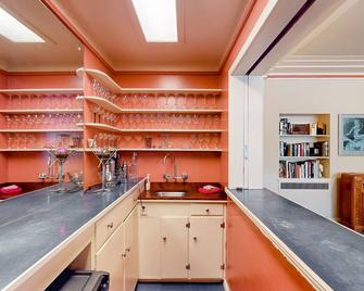 Eureka Theatre Apartment - Eureka - Kitchen