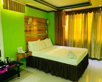 Taj Hotel - Tuguegarao City - Bedroom