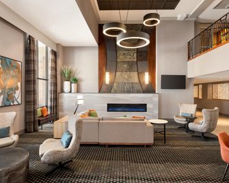 Holiday Inn & Suites Council Bluffs-I-29 By IHG - קאונסיל בלאפס - טרקלין