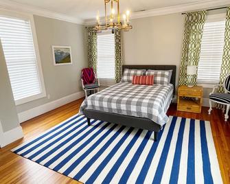 Walk Everywhere!! Downtown Designer Home Close To Everything In Huntsville - Huntsville - Bedroom