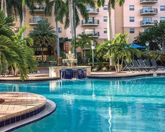 Resort Managed 2 BR -Sleeps 8 at Wyndham Palm Aire - Pools, Free Beach Shuttle! - Coconut Creek - Piscine
