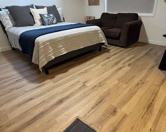 Clean, Private Studio Apartment in a Great Location near EAC - Thatcher