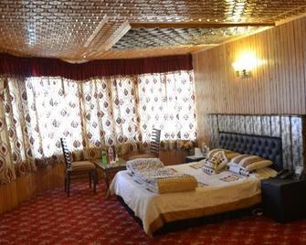 Hotel Hilltop - Gulmarg - Bedroom