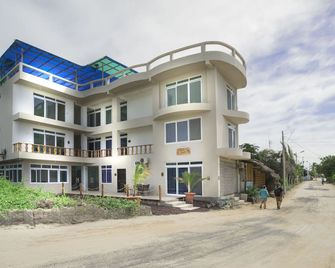 Hotel Cally - Puerto Villamil - Budova