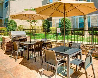 Residence Inn by Marriott Dallas Park Central - Dallas - Patio