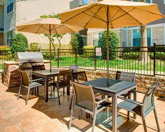 Residence Inn by Marriott Dallas Park Central - דאלאס - פטיו