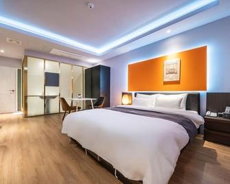 Gimpo Pentastar Hotel - Gimpo