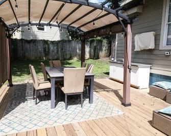 NoDa Updated Mill Home! Amazing Location- Walkable-Bars, Restaurants and Rail!\n - Charlotte - Patio