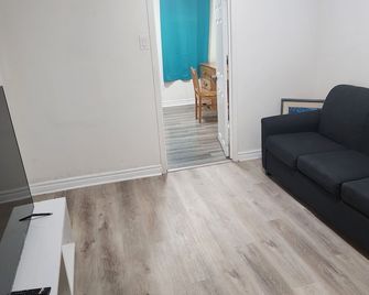 Guest suite with great comfort - Brampton - Living room
